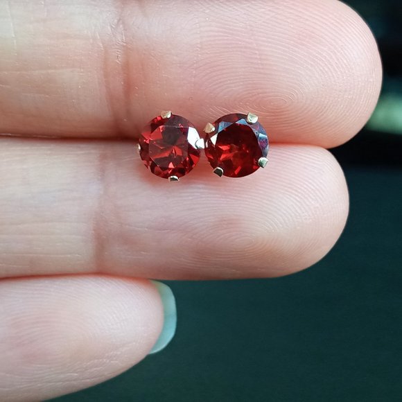 (SOLD) 10K Yellow Gold Deep Red Garnet Stud Post Earrings - Picture 5 of 10